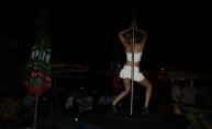 Užarena ljetna večer uz sexy plesačice u beach baru Baza