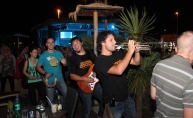 Energični nastup The Night Express banda u Arubi