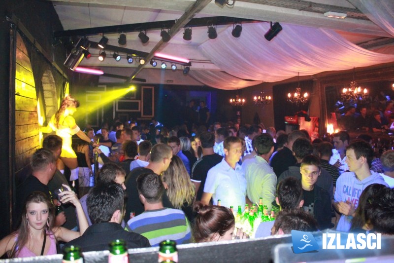 Zaigrane plesačice užarile Onyx Club Pazin