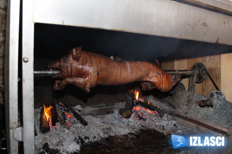 Ljubitelji mladog vina zabavljali se uz Gustafe