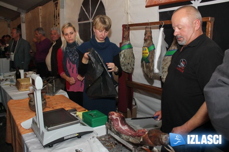 Ljubitelji mladog vina zabavljali se uz Gustafe