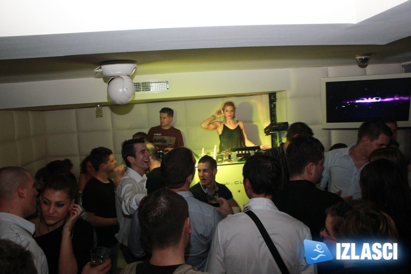 Nastup atraktivne mađarice Niki Belucci u Clubu Boa