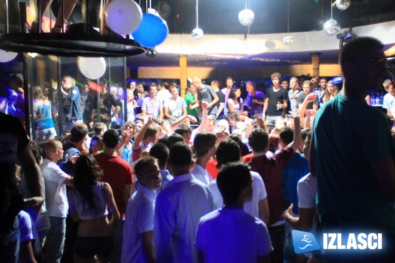 Savršeni Wet T-Shirt Smirnoff party u porečkom klubu Plava