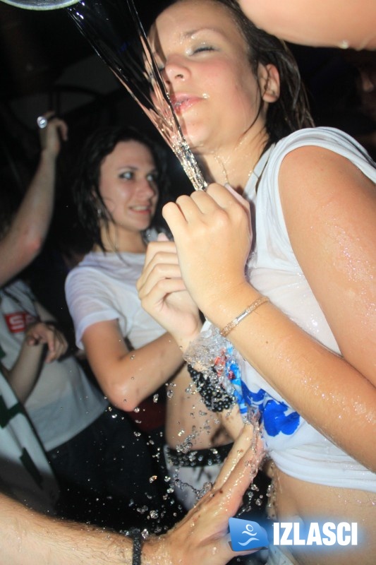 Savršeni Wet T-Shirt Smirnoff party u porečkom klubu Plava