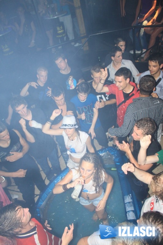 Savršeni Wet T-Shirt Smirnoff party u porečkom klubu Plava