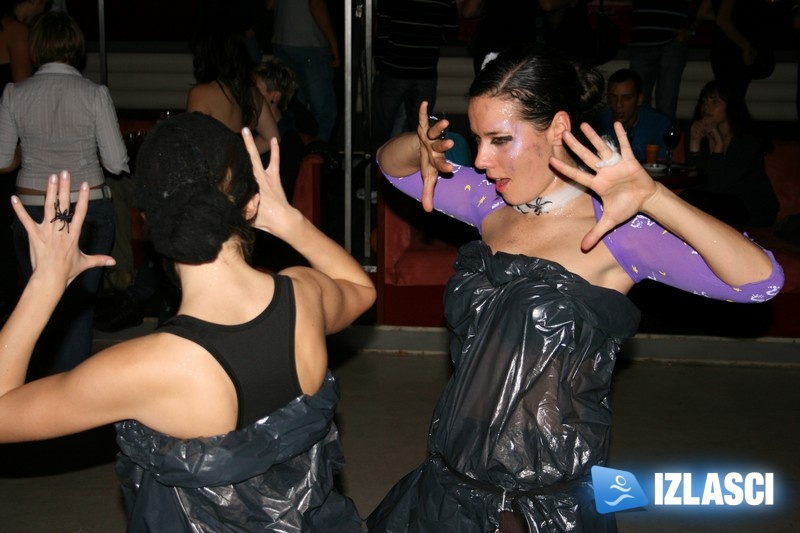 Zumba vještice i vukodlaci zaplesali na Halloween partyju u Loopu