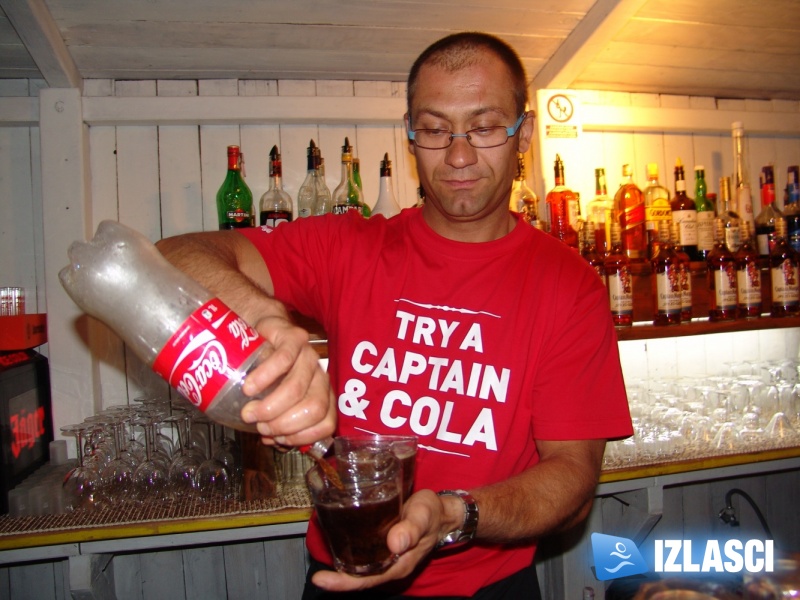 Captain Morgan i njegove zgodne hostese poharali Macumbu