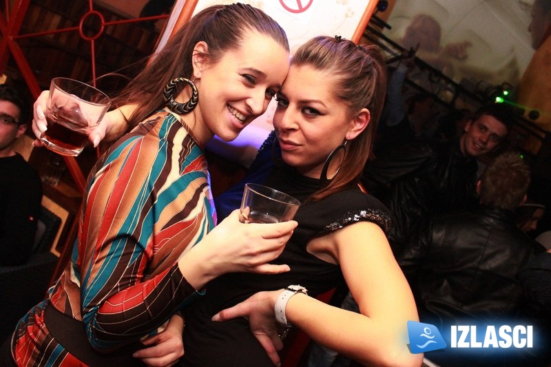 Red Bull + vodka party u night clubu Montana