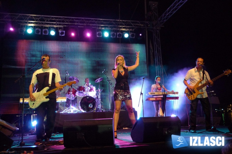Odličnim trodnevnim koncertnim spektaklom Hit Records Party turneja krenula iz suncem okupane Makarske