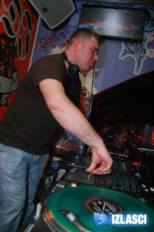 DJ Bizarre rasplesao ljepotice u Maraschinu