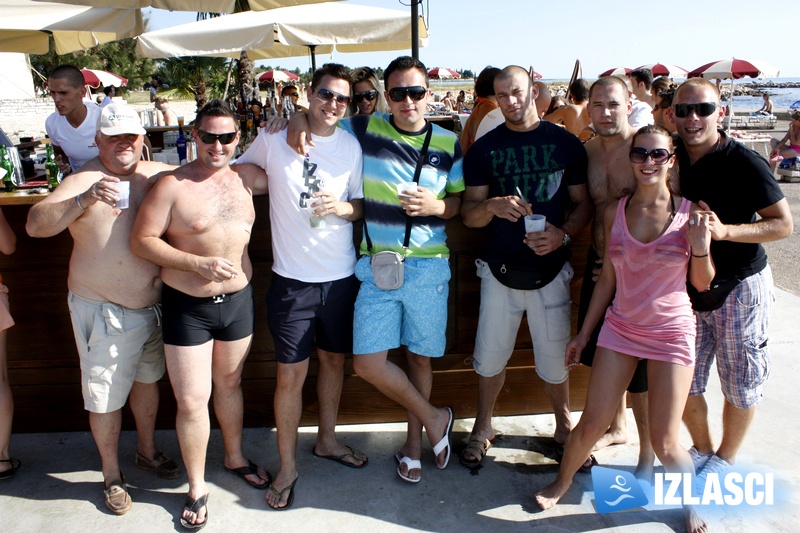 Wet T-Shirt Contest pomeo odličnu plažu Daylight Beach bara