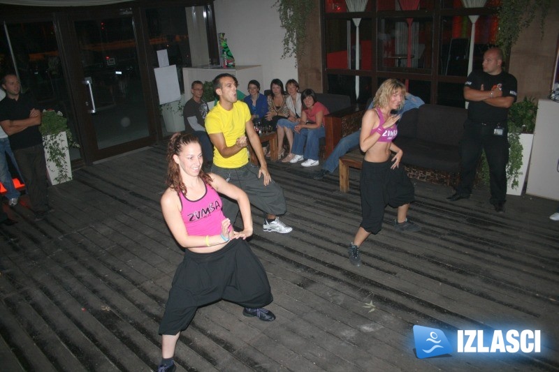 Zumba ples u cocktail baru Pietas Julia