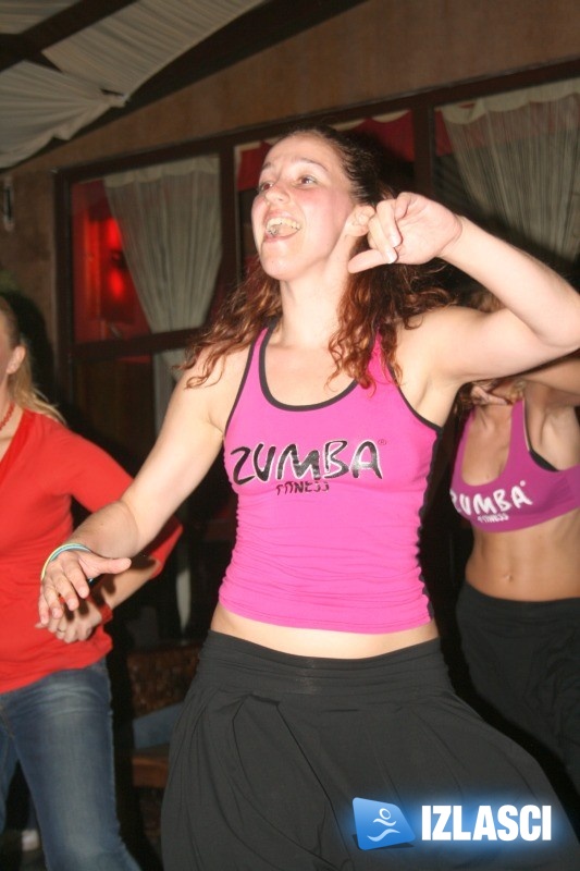 Zumba ples u cocktail baru Pietas Julia