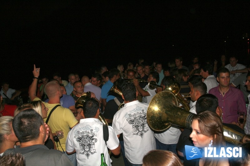 Villa Club uz Bojan Ristić Brass Band