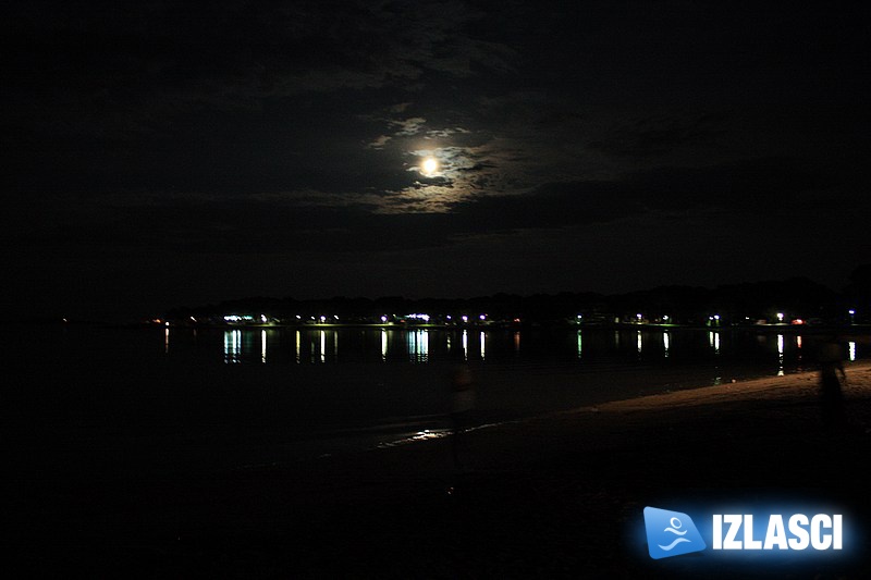 Barracuda Beach Bar u znaku zgodnih cura 