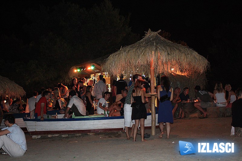 Barracuda Beach Bar u znaku zgodnih cura 