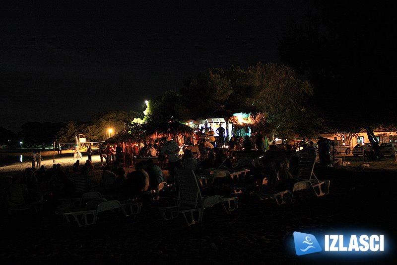 Barracuda Beach Bar u znaku zgodnih cura 