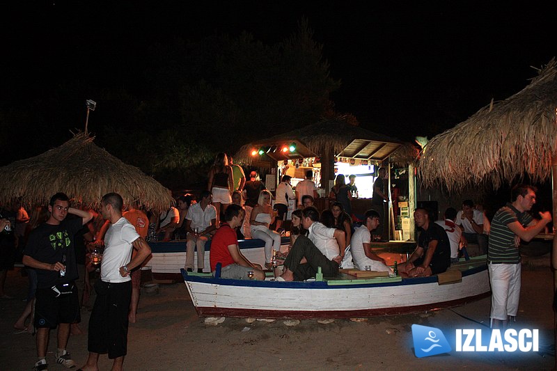 Barracuda Beach Bar u znaku zgodnih cura 