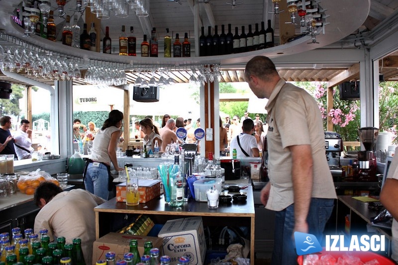 Pokušaj After beach partya u Goldfishu unatoč lošem vremenu