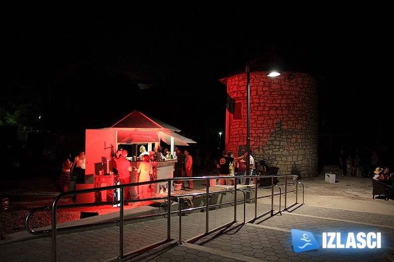 Mulino beach bar pod Kamenom kulom