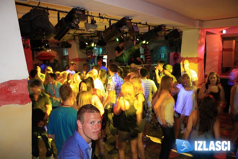 Užareni Summer club 