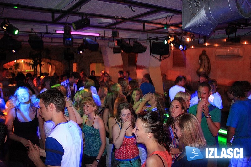 Užareni Summer club 