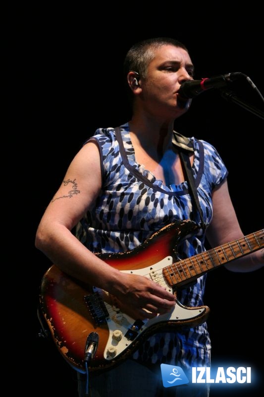 Dugo najavljivana Sinead O`Connor nastupila pred polupraznom Arenom