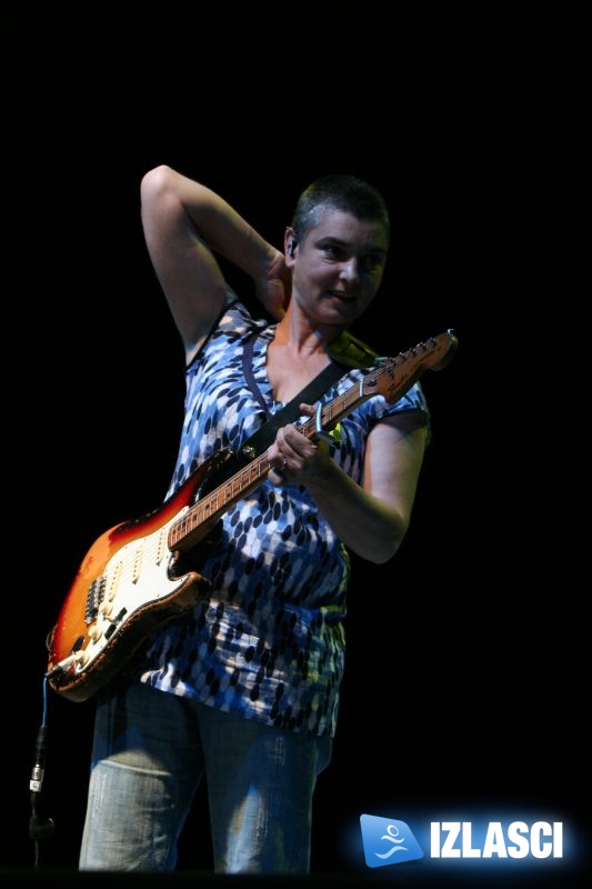 Dugo najavljivana Sinead O`Connor nastupila pred polupraznom Arenom