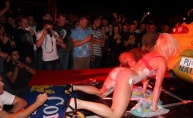 Noć uzavrelih strasti i provokativnog seks showa u Monviju
