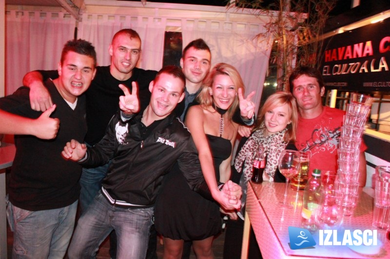 Casanova beach bar okupana dobrim ritmovima