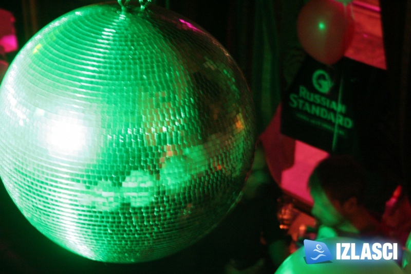 Fuksi disco night - novi trend zabave u uvijek prepunom Phanas pubu