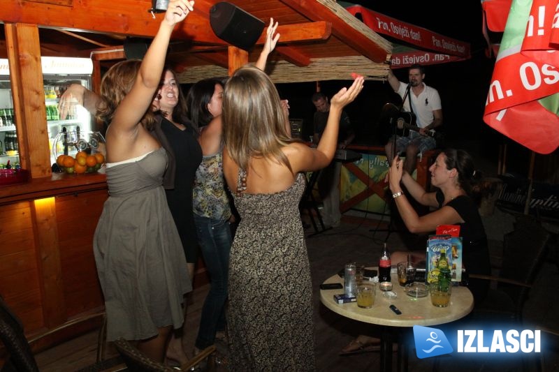 Koncert Deana Bakića u Beach baru Baza