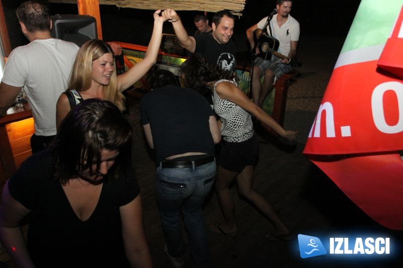 Koncert Deana Bakića u Beach baru Baza