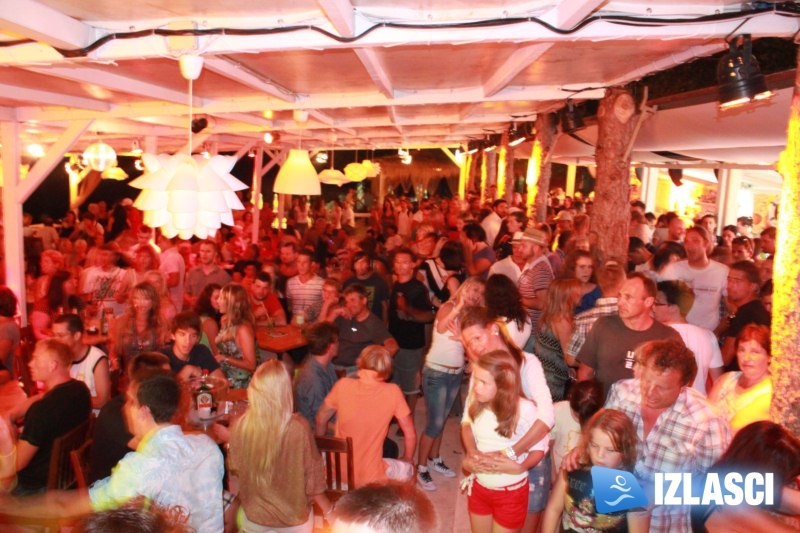 U ritmu Mambo Kingsa ljuljao se Macumba beach bar