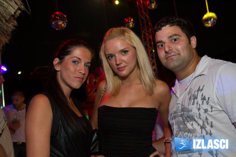 Pjena party u Santos beach clubu