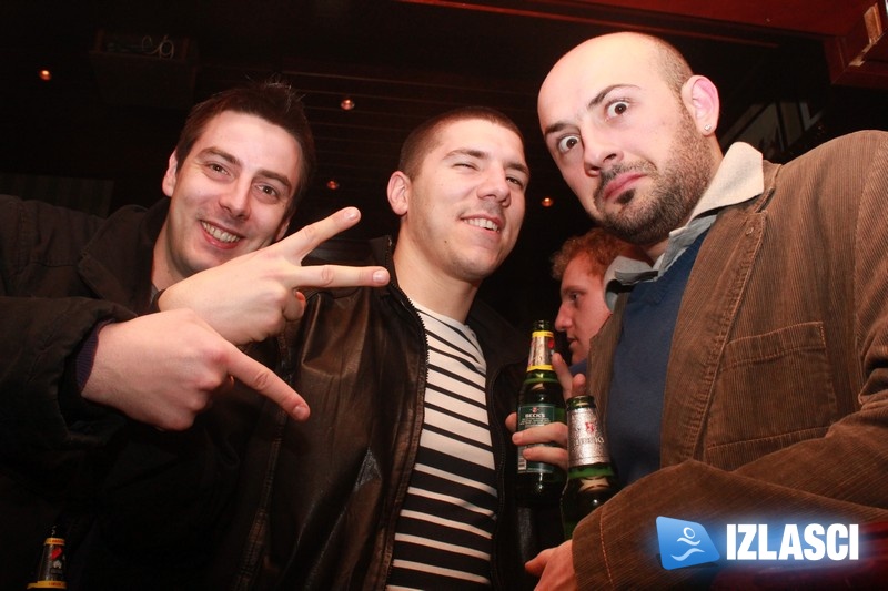 Skijaši se vratili u grad i nastavili partyjati u Capitano baru