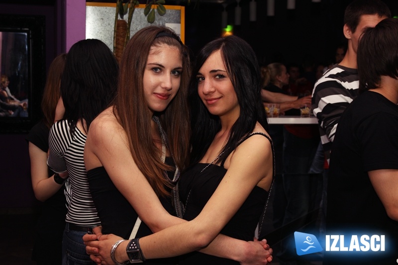 Klub Satir - rođendasko slavlje ezadar portala uz uživo svirku Comfort benda
