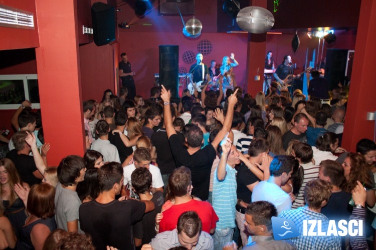 Magazin u Makina Exit Clubu