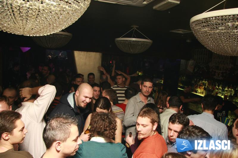 Luda podrumska zabava u Maraschinu