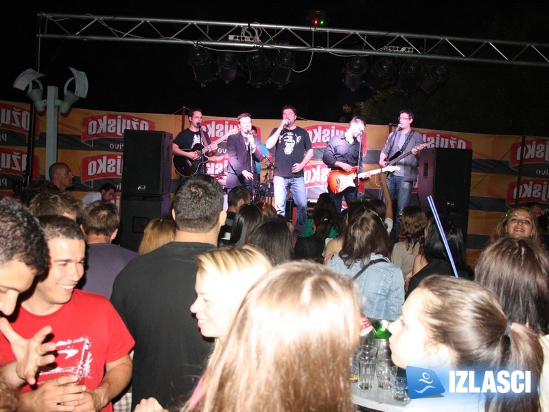 Koncert klape Iskon u Casanova beach baru