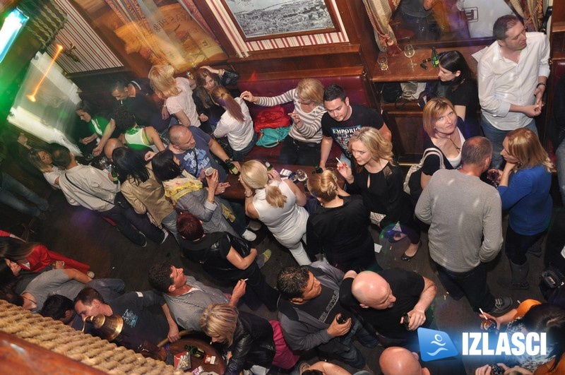 Luda zabava u Phanas pubu uz živu muziku