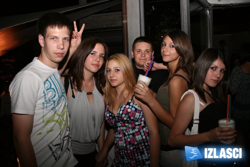 Party za Mašu okupio brojne puležane