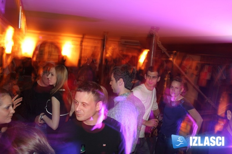 Domaća glazba rasplesala Phanas