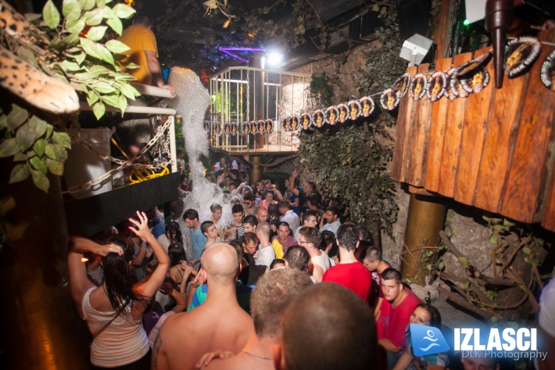 Pjena Party totalni hit na Krku u Clubu JUNGLE