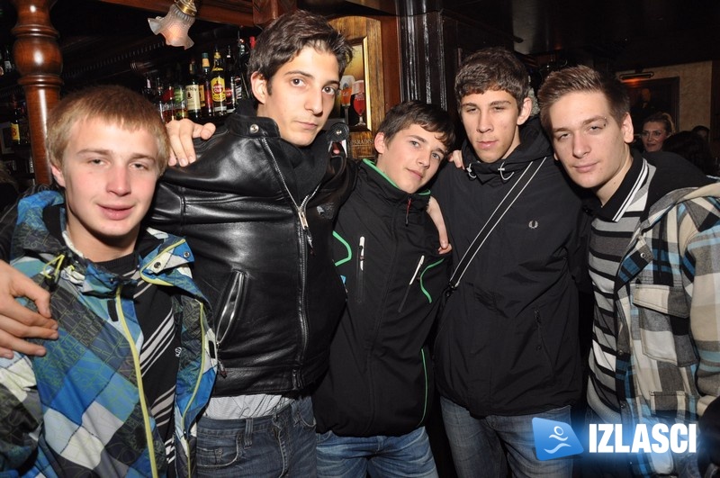 River pub sa mladima