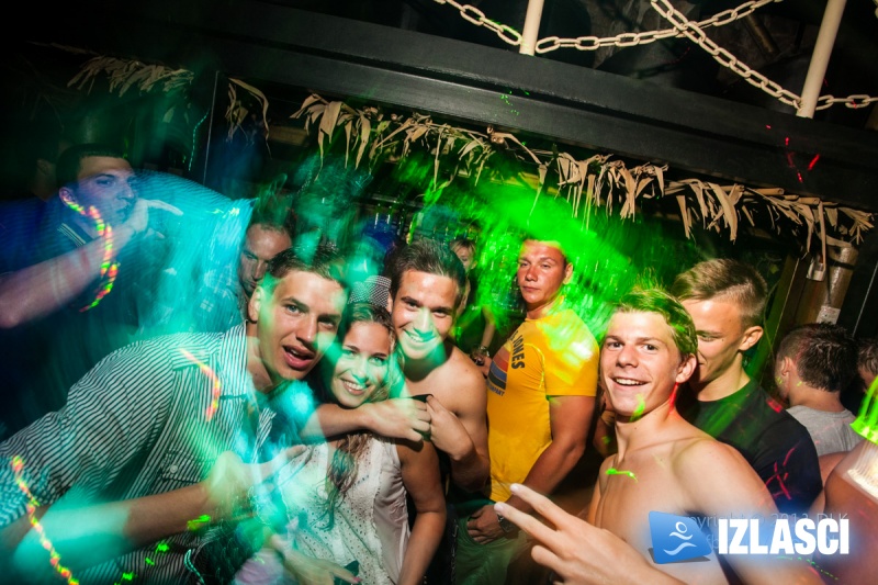 Sexy Foam Party in Jungle