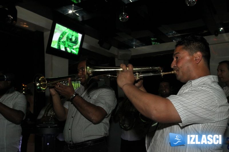 Bojan Ristić brass band razmrdao ekipu u Saint & Sinneru