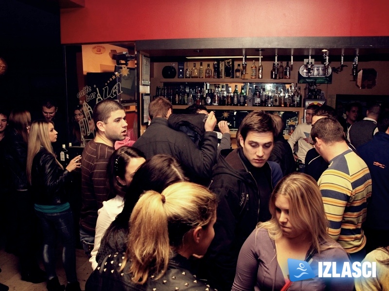 Ovoga četvrtka caffe bar "LA" ugostio poznatog zadarskog pjevača Zorana Jelenkovića 